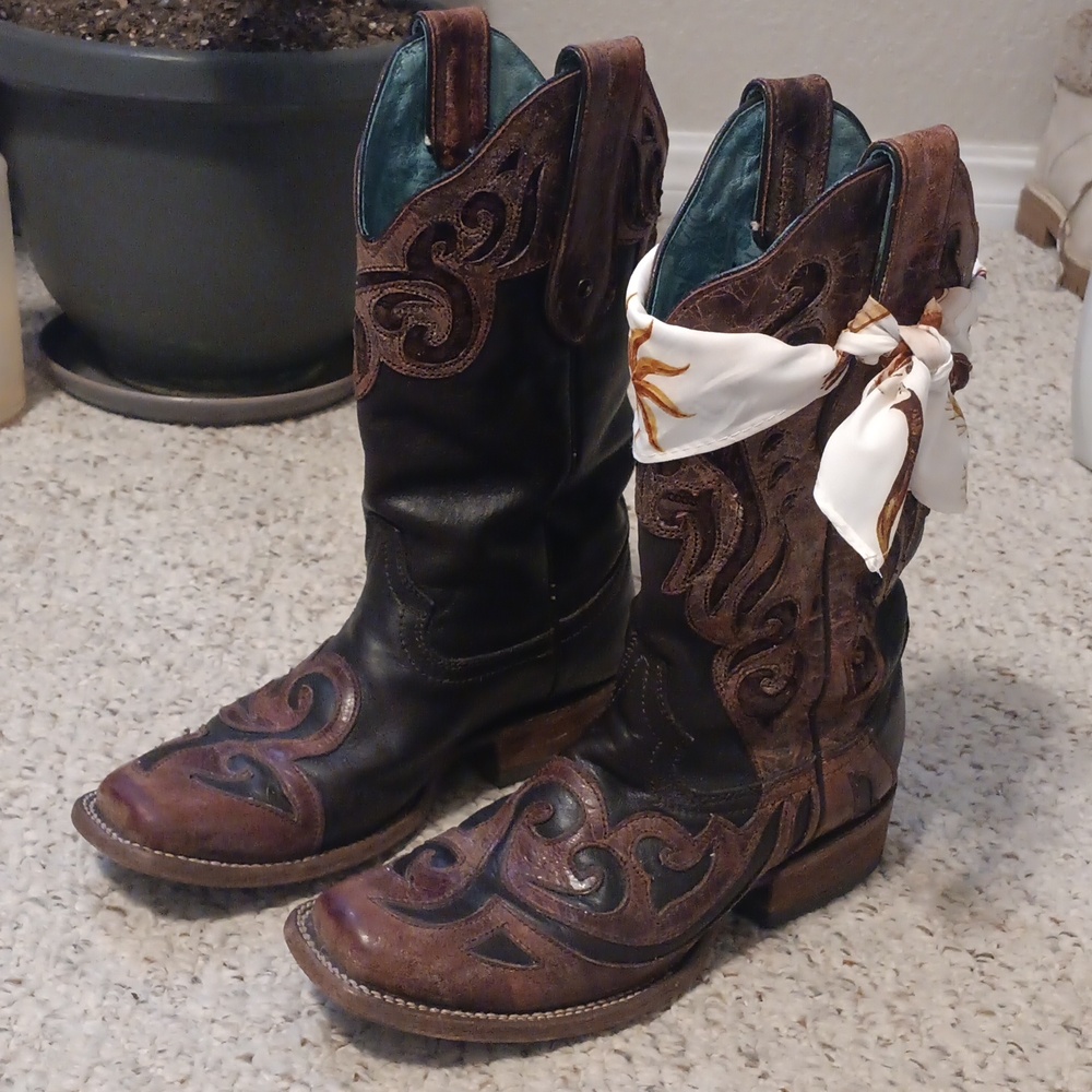 Women's Western Leather Boots - Picture 9 of 10